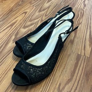 LIKE NEW peep toe black lace Nine West heels. Sz 9.5